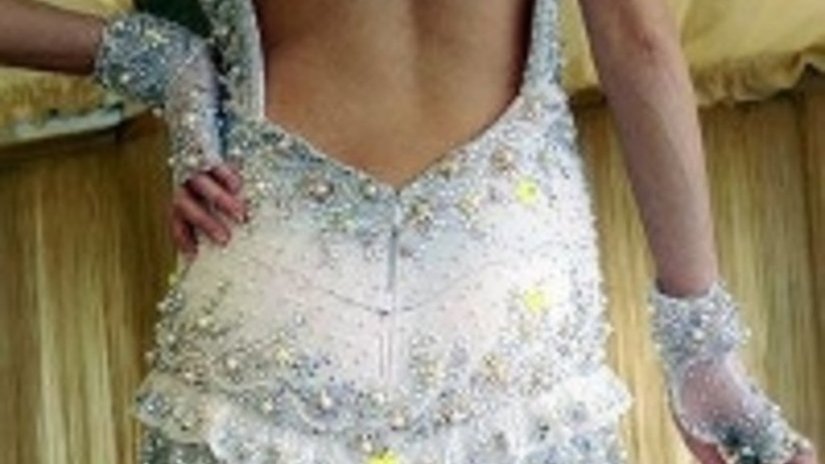 «КП»: Модельер из Румынии cоздала свадебное платье, на котором сверкает более 40 тысяч кристаллов Swarovski