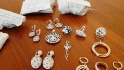 Житель Казахстана попытался ввезти в республику 50 кг золота из Турции.