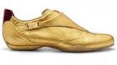 Золотые кроссовки от Роберто Коин