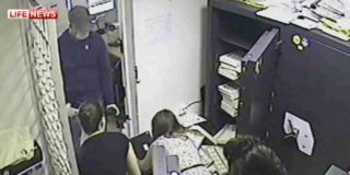 В Санкт-Петербурге воры проломили стену ювелирного магазина и похитили товар на 10 млн. рублей