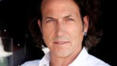 Стивен Вебстер создал украшение по мотивам ликера