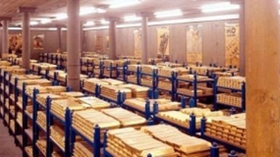 Наращивание золотых запасов - сигнал падения надежности доллара