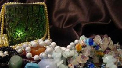 Челябинск: са­лон «Са­мо­цве­ты» подвергся нападению 3-х во­ору­жен­ных гра­би­те­лей