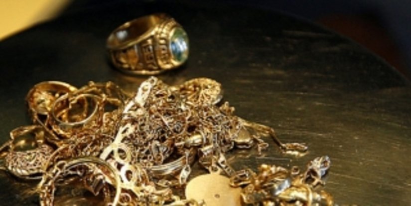 Ювелир, выдававшая серебро за золото, пойдет под суд в Воронеже