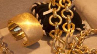 Двое подростков ограбили ювелирный магазин под Псковом