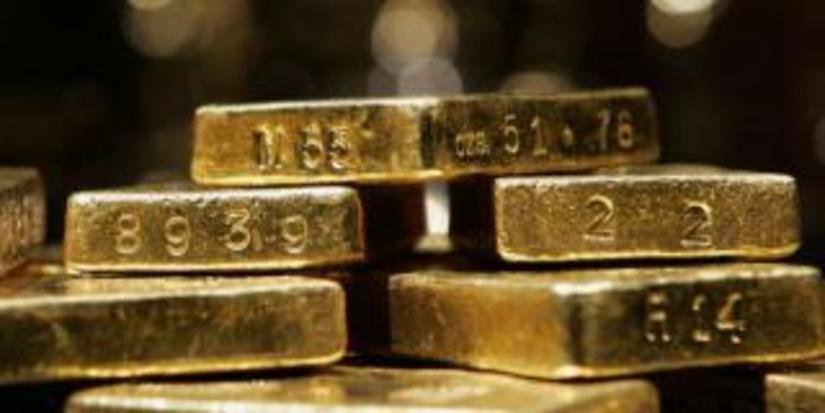 Более чем на 1% снизились цены на золото