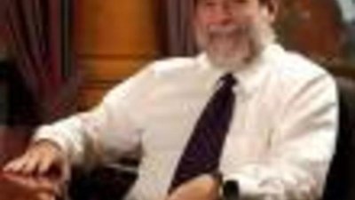 «Земля обетованная» отметила заслуги «De Beers» в лице бывшего председателя совета директоров компании Никки Оппенгеймера.