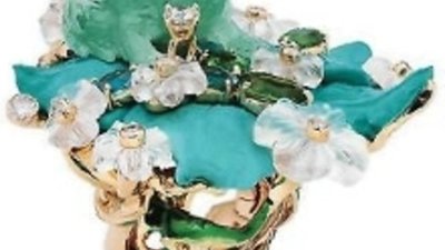 «Weekend»: Драгоценные лягушки