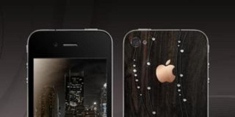 Британские ювелиры создали золотой iPhone с кристаллами Swarovski за $5,8 тысяч