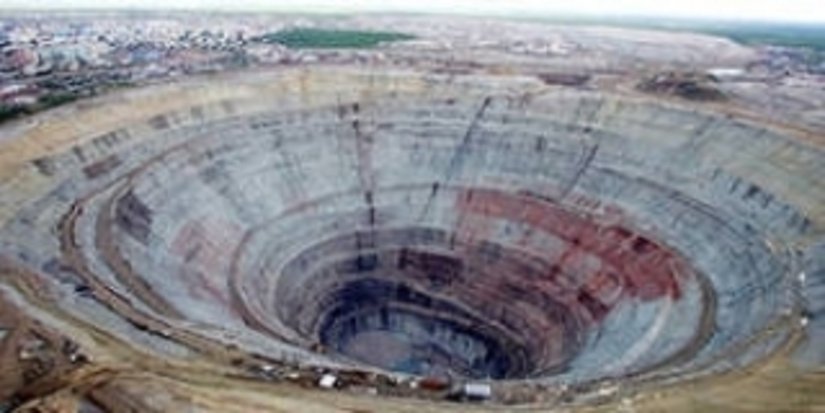 Правительство передало АК «АЛРОСА» алмазное месторождение «Трубка «Заря»