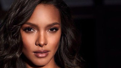 Лаис Рибейро продемонстрировала Champagne Nights Fantasy Bra 2017