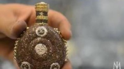 Бриллиантовая бутылка коньяка