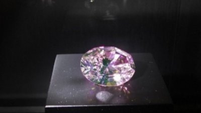 Leibish купила редкий розовый бриллиант весом 2 карата
