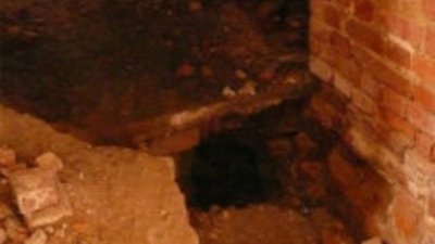 В Братске воры попытались проникнуть в ювелирный магазин, разобрав пол