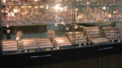 В Ма­г­ни­то­гор­ске разыс­ки­ва­ют грабителей юве­лир­ного ма­га­зина