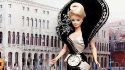Куклы Барби рекламируют часы известных брендов