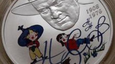 В Питере отчеканили  цветные монеты