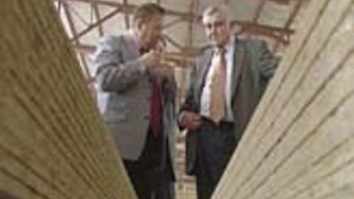 Километры фибролитовых плит и золотых цепей