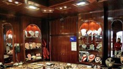 Грабители добрались до ювелирных магазинов