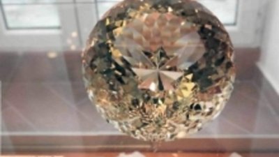 «Российская газета»: Екатеринбургский мастер огранил цитрин весом 11 000 карат