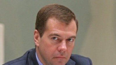 Медведев поручил рассмотреть старательскую добычу драгкамней