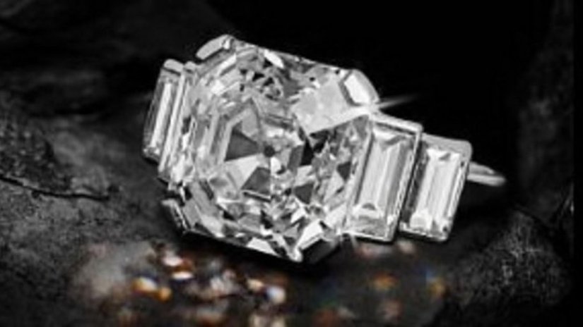 Бриллиантовое кольцо в стиле арт деко продано на Bonhams за полмиллиона долларов