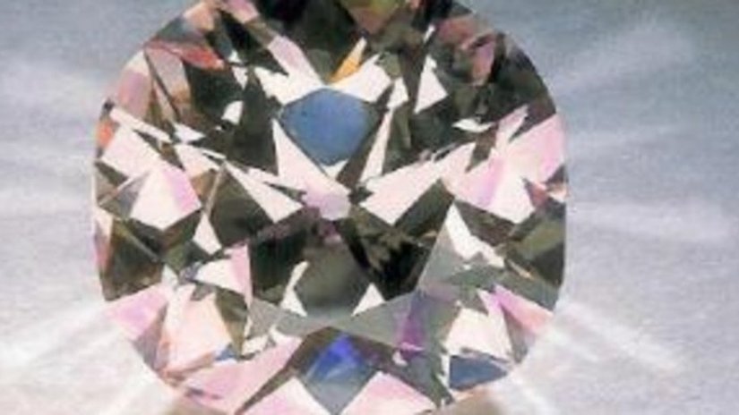 Розовый бриллиант Golconda выставят на аукцион