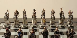 Ювелирный дом «Anna Nova» представил уникальный комплект интерьерных шахмат «1812 год».