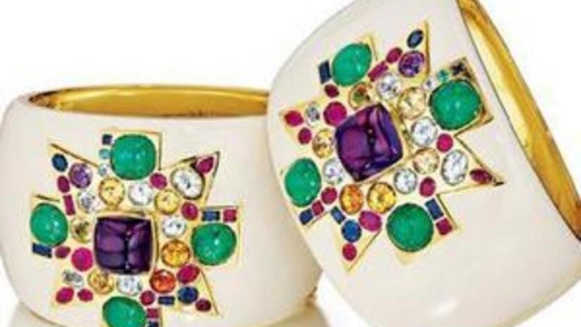 Ювелиры воссоздали знаменитые браслеты Коко Шанель с мальтийским крестом