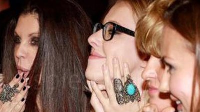 Любимый дизайнер Элтона Джона представила новую коллекцию в Москве