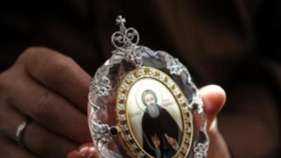 Серебро, хрусталь и драгоценные камни стали основой уникальной иконы, изготовленной ювелирами Урала