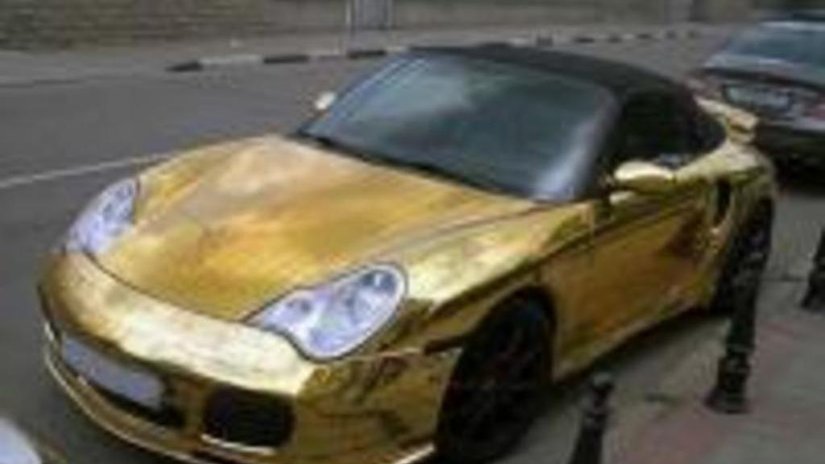 В Москве угнали «золотой» Porsche 911