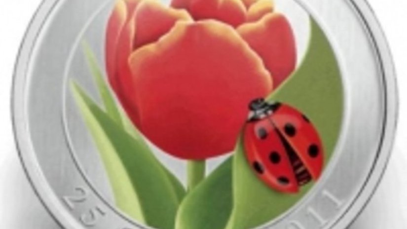 Королевский Монетный двор Канады выпустил в обращение две цветные монеты с изображением тюльпана и божьей коровки