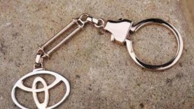 Toyota открестилась от обретенного в России золотого логотипа