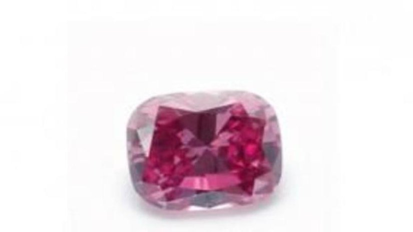 Найден розовый алмаз