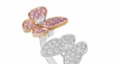 Изящным жестом