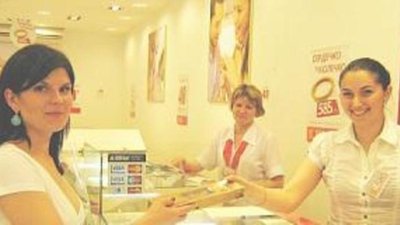 Ювелирная сеть 585 выпускает рекламу за рекламой