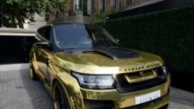 Позолоченные суперкары на улицах Лондона