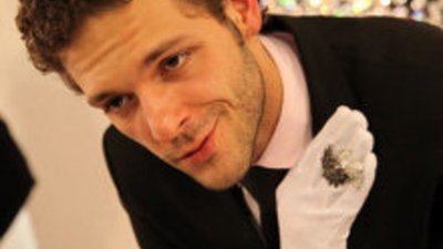 Костя Крюков украсил невесту бриллиантами