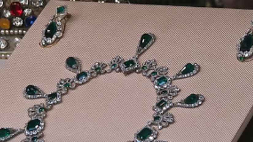 В Дубаи на аукционе Christie's будут проданы роскошные ювелирные парюры