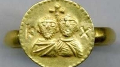 «МК»: Януковичу подарили фальшивый перстень