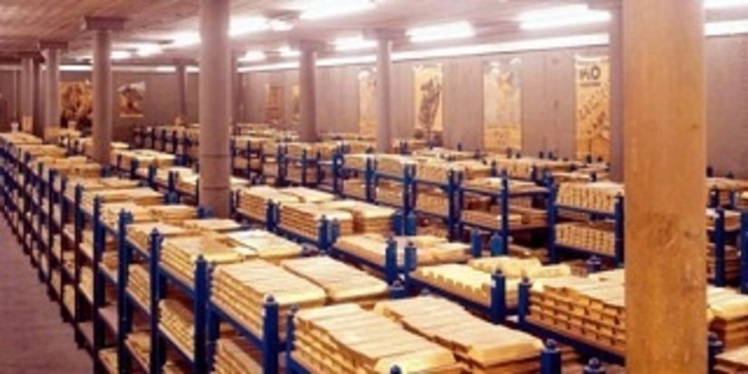 Наращивание золотых запасов - сигнал падения надежности доллара