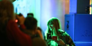 Уральские ювелиры подарили серебряную розу Настасье Кински