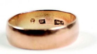 Обручальное кольцо убийцы Джона Кеннеди продали на аукционе за 118 тысяч долларов