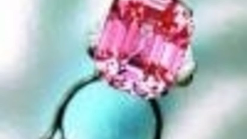 Розовый бриллиант продан на аукционе Sotheby's за 7,7 млн. долларов
