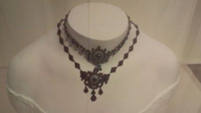 В Баку открылась выставка изделий из граната