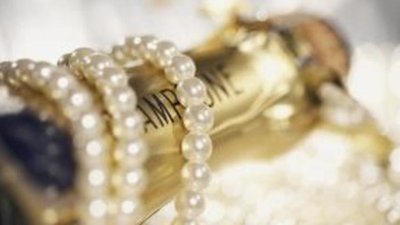 Китай запретил рекламу предметов роскоши