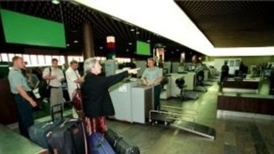 В аэропорту Ростова задержан мужчина с партией ювелирных изделий