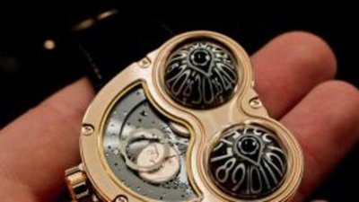 Часы Moon Machine от Степана Сарпаневы