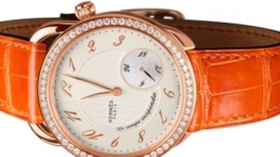 Новая версия часов Arceau Le temps suspendu от Hermès